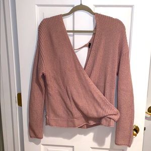 Low v-neck and backless sweater